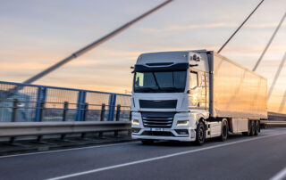 Ventajas del transporte terrestre en México frente a otros medios de envío.